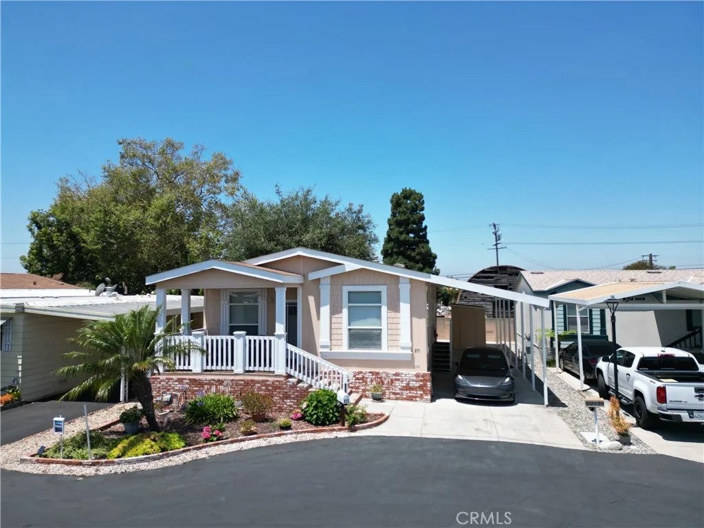 211 Albatross — photo