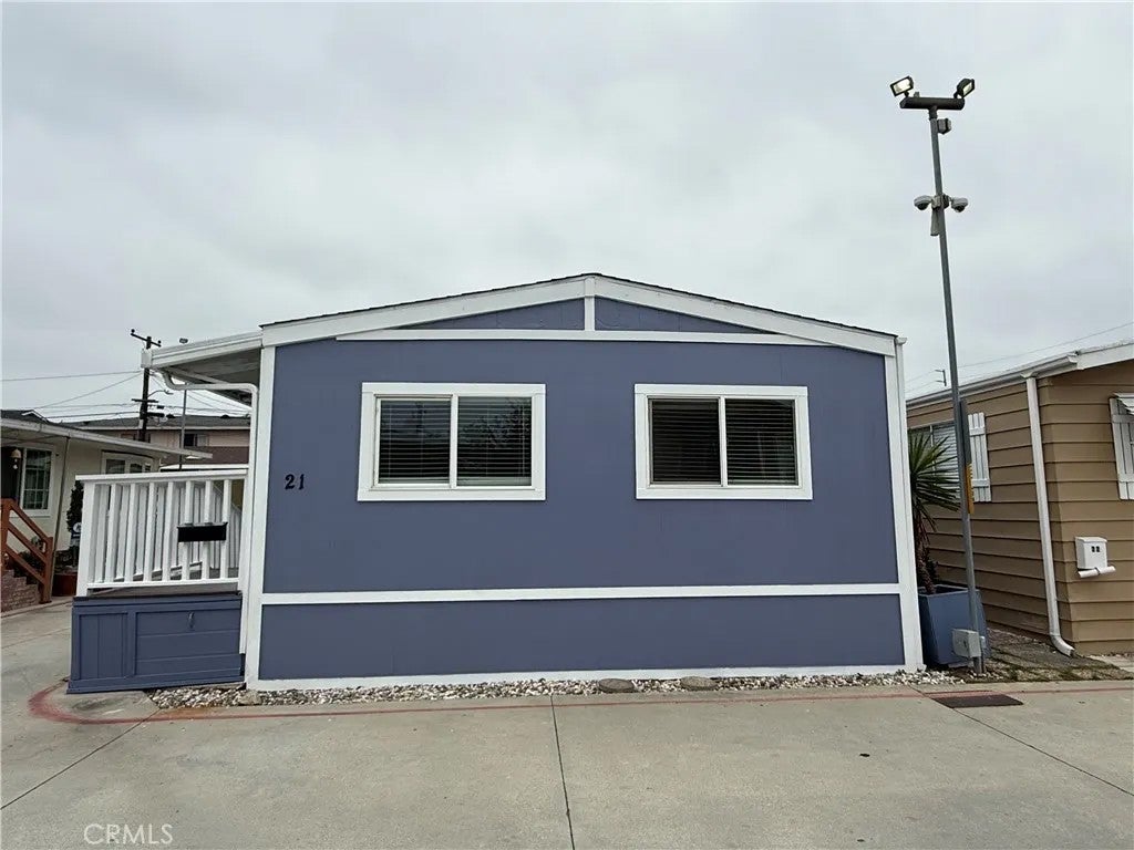 1741 Pomona 21 — photo
