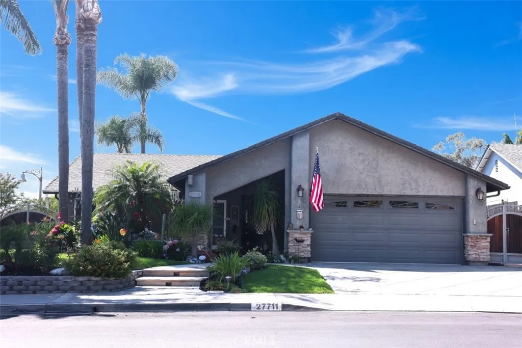 27711 Golondrina — photo