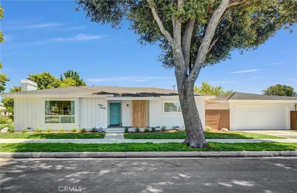 3090 Eucalyptus Avenue — photo