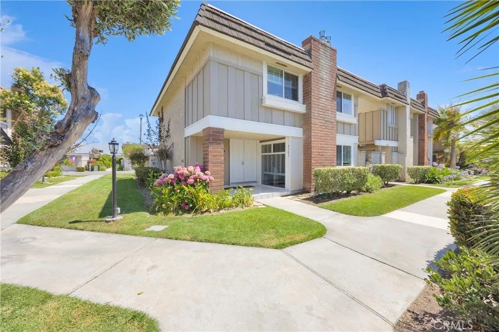 5191 Victoria — photo