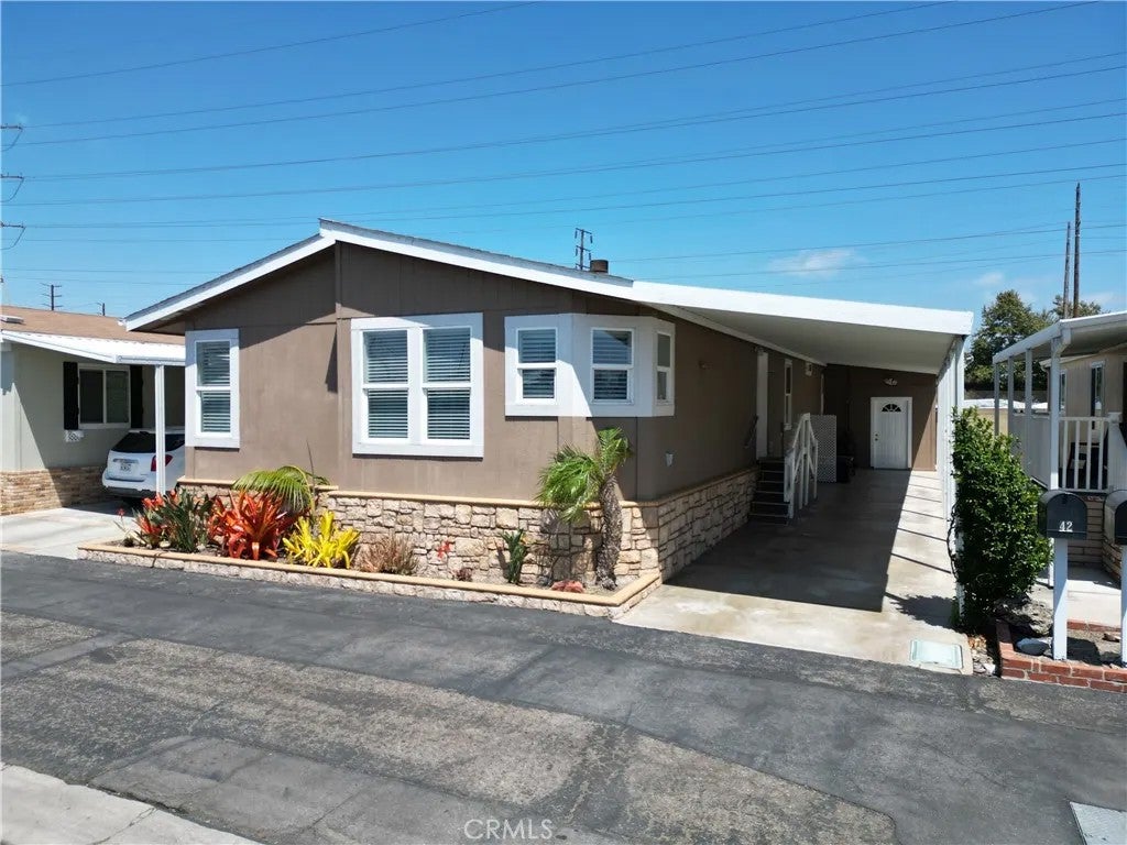 19350 Ward 42 — photo