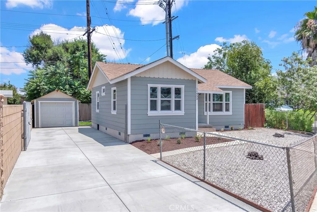11433 Stewart Street — photo