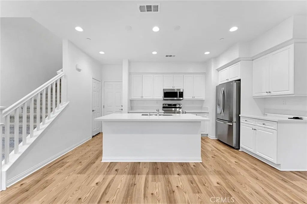 10765 Graphite St — photo