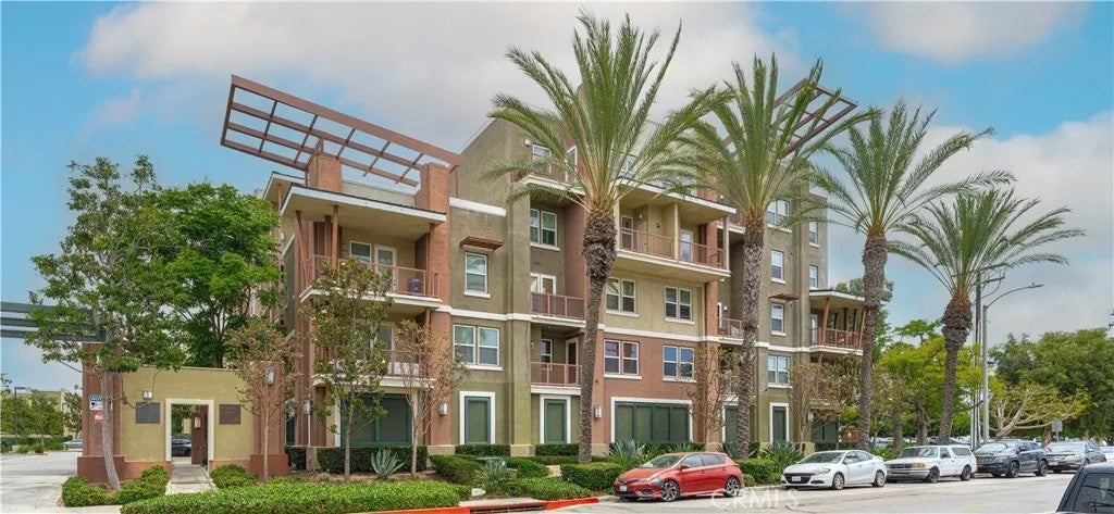 12842 Palm 101 — photo