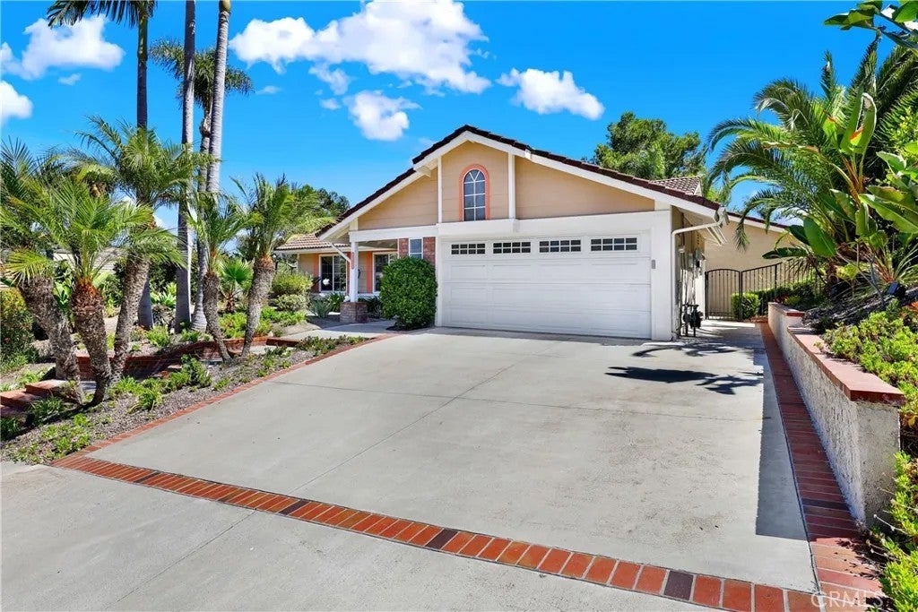 2912 Estancia — photo