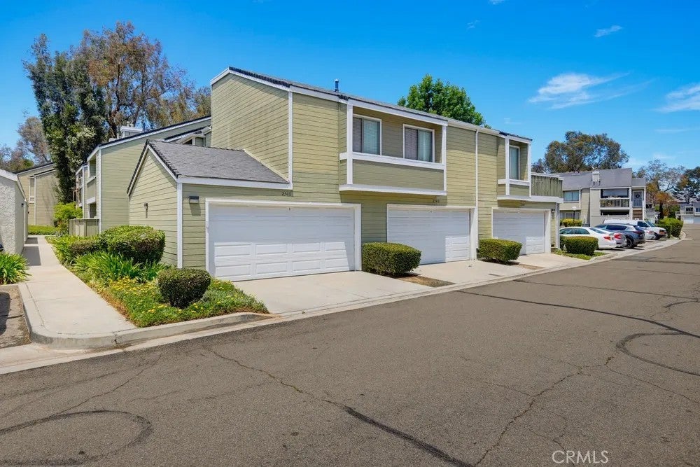 23411 Cambridge — photo
