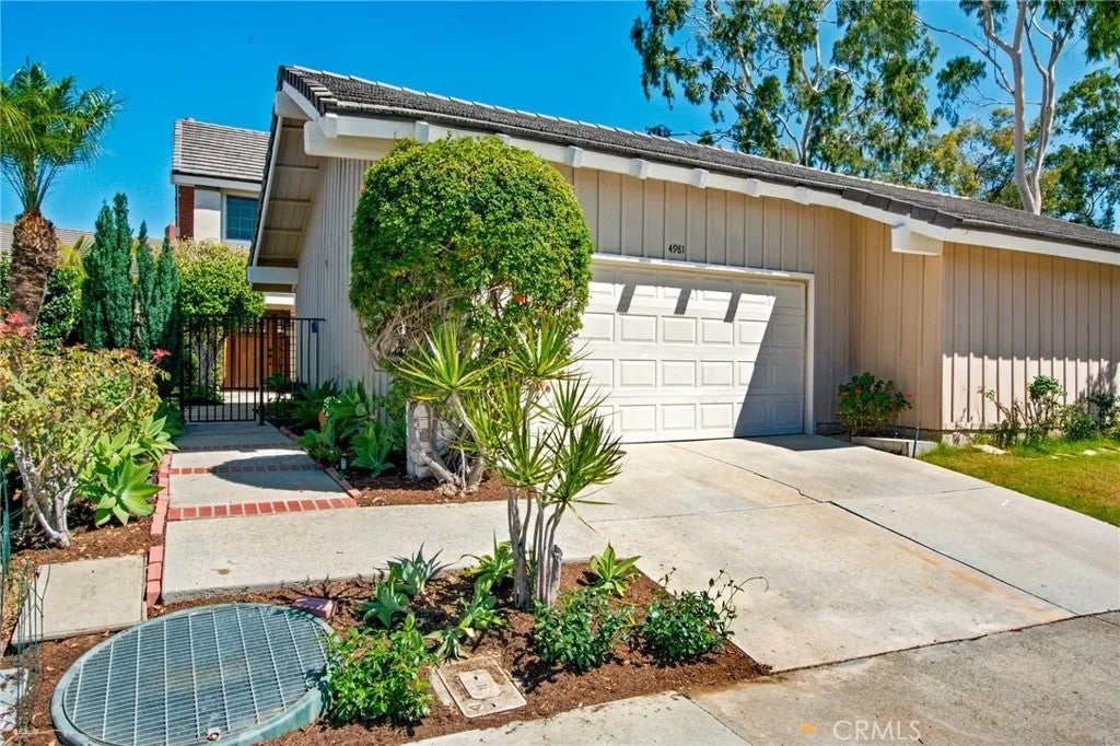 4981 Paseo Segovia — photo