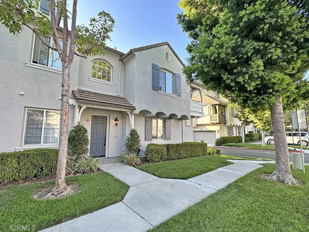 20 Leucadia — photo