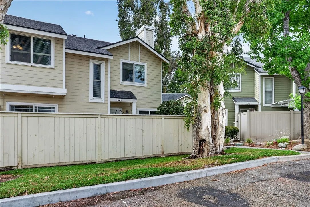 6211 Plymouth Court 114 — photo