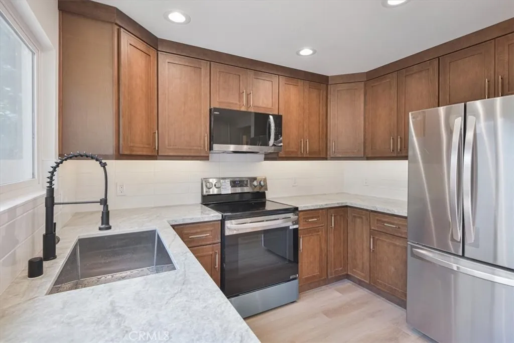 229 Springview, Irvine, CA 92620 — photo 2