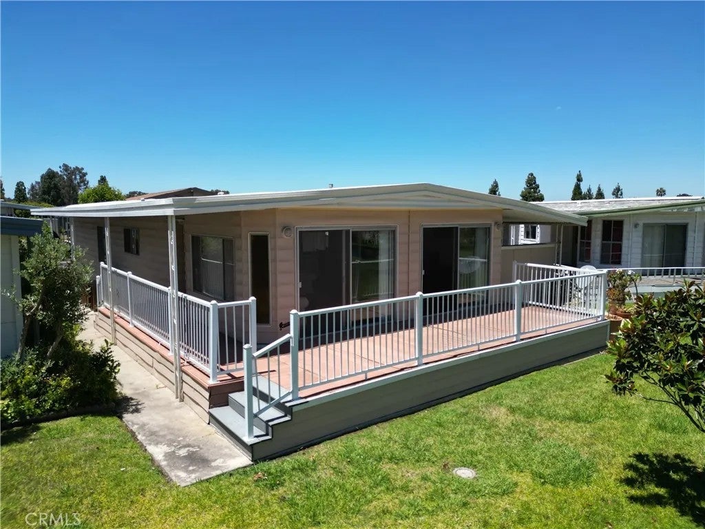 24001 Muirlands 246 — photo