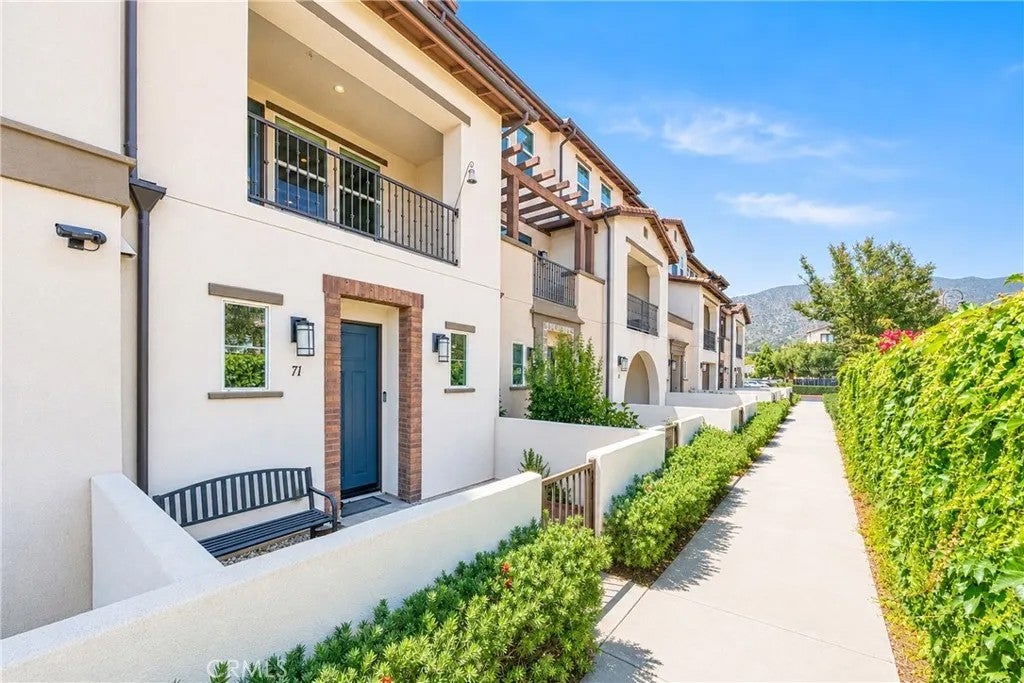 601 W Foothill Blvd 71 — photo