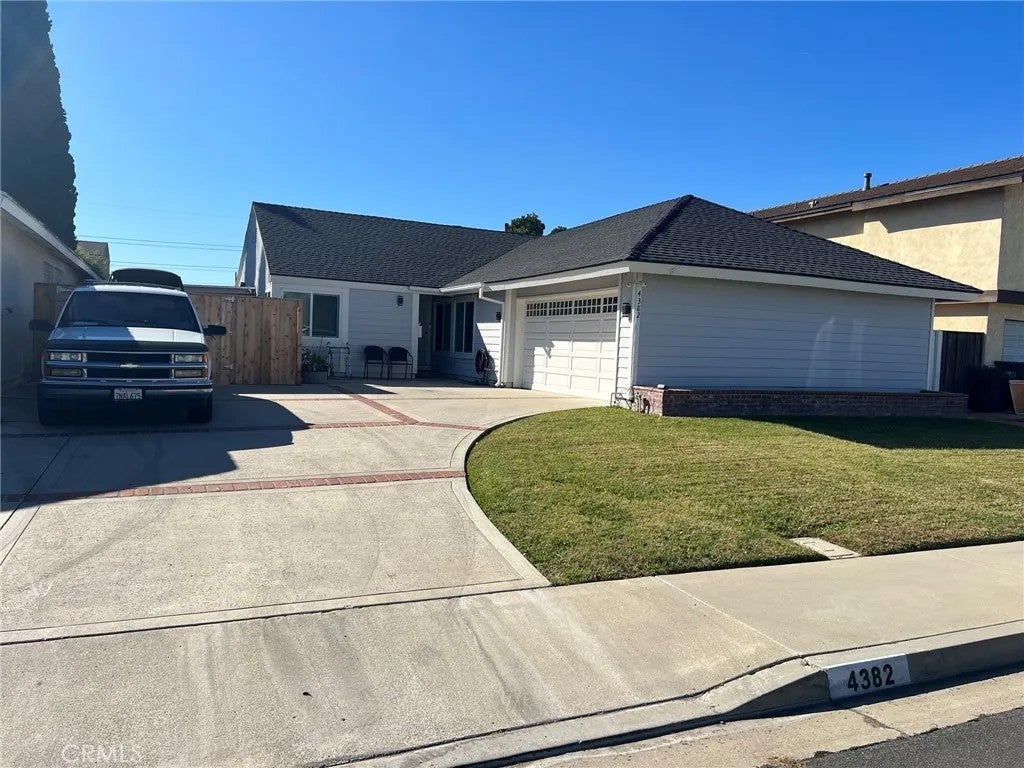 4382 Skylark Street — photo