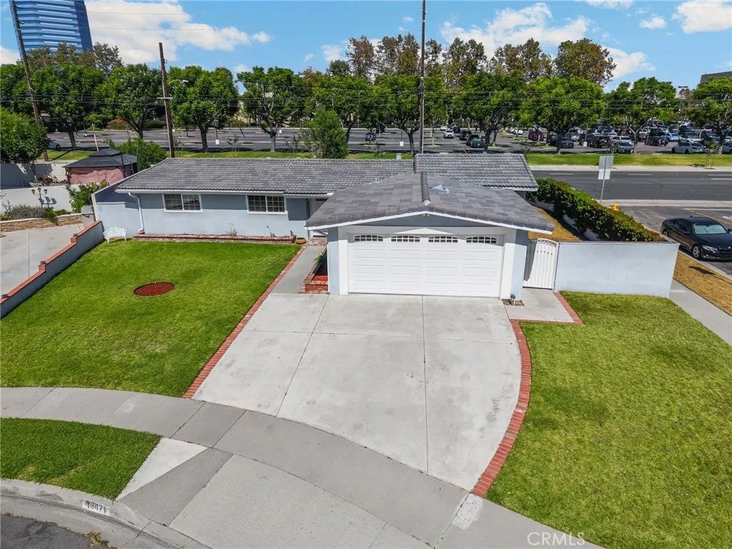 13471 Greentree Avenue — photo