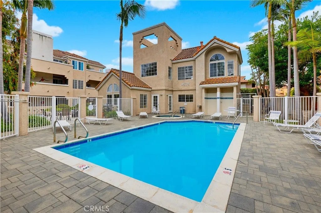 4581 Warner 302 — photo