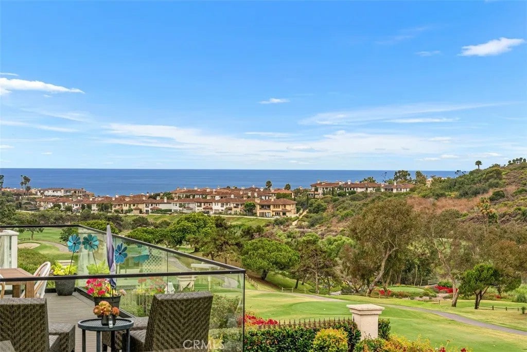 25 Cassis — photo