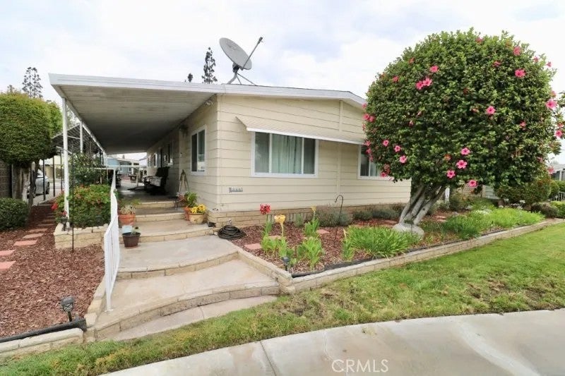 14046 Lake Side 108 — photo