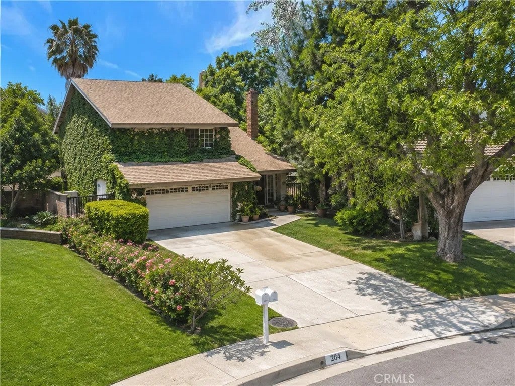 284 E Brookshire Pl — photo