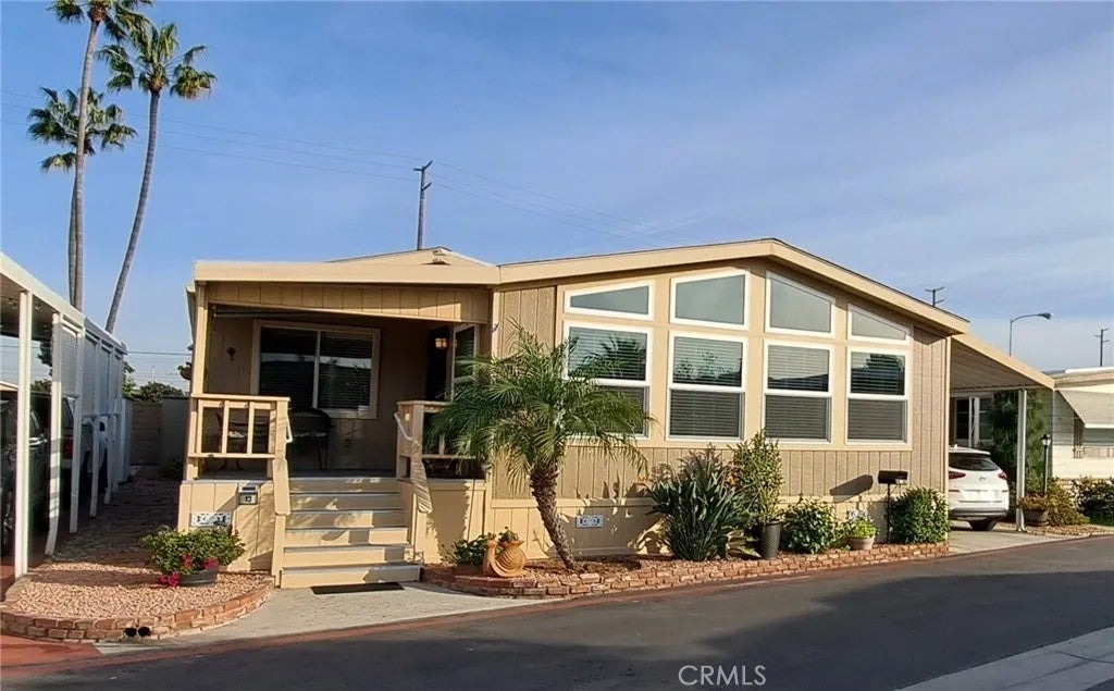 19361 Brookhurst 13 — photo