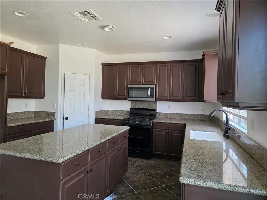 1899 Spring White Road, Hemet, CA 92545