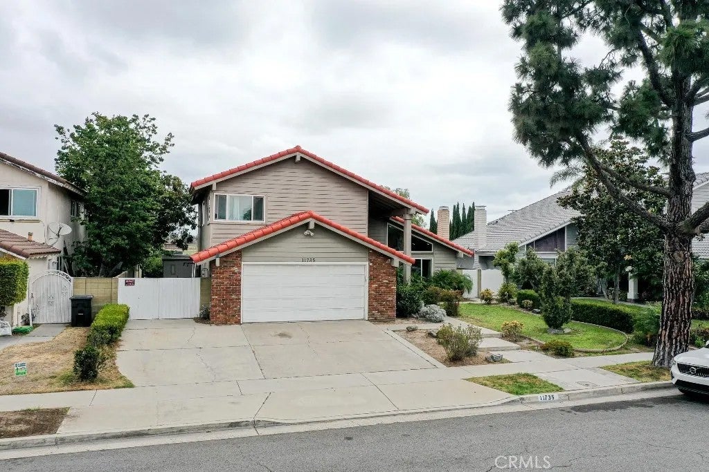 11735 Quartz Avenue — photo