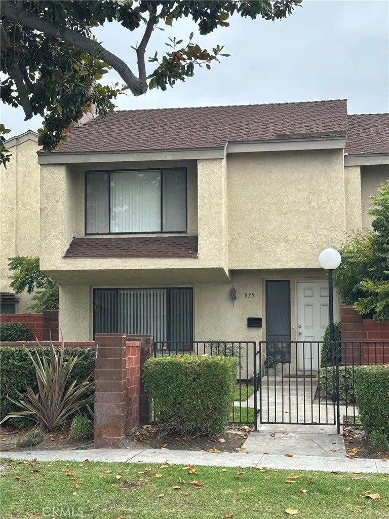 835 W Orangewood — photo