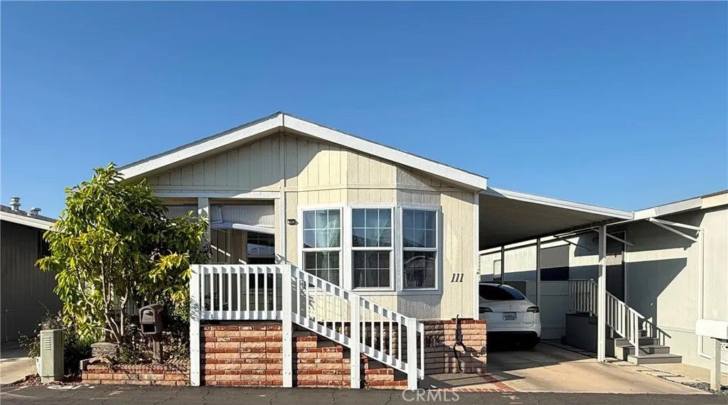 15621 Beach 111 — photo