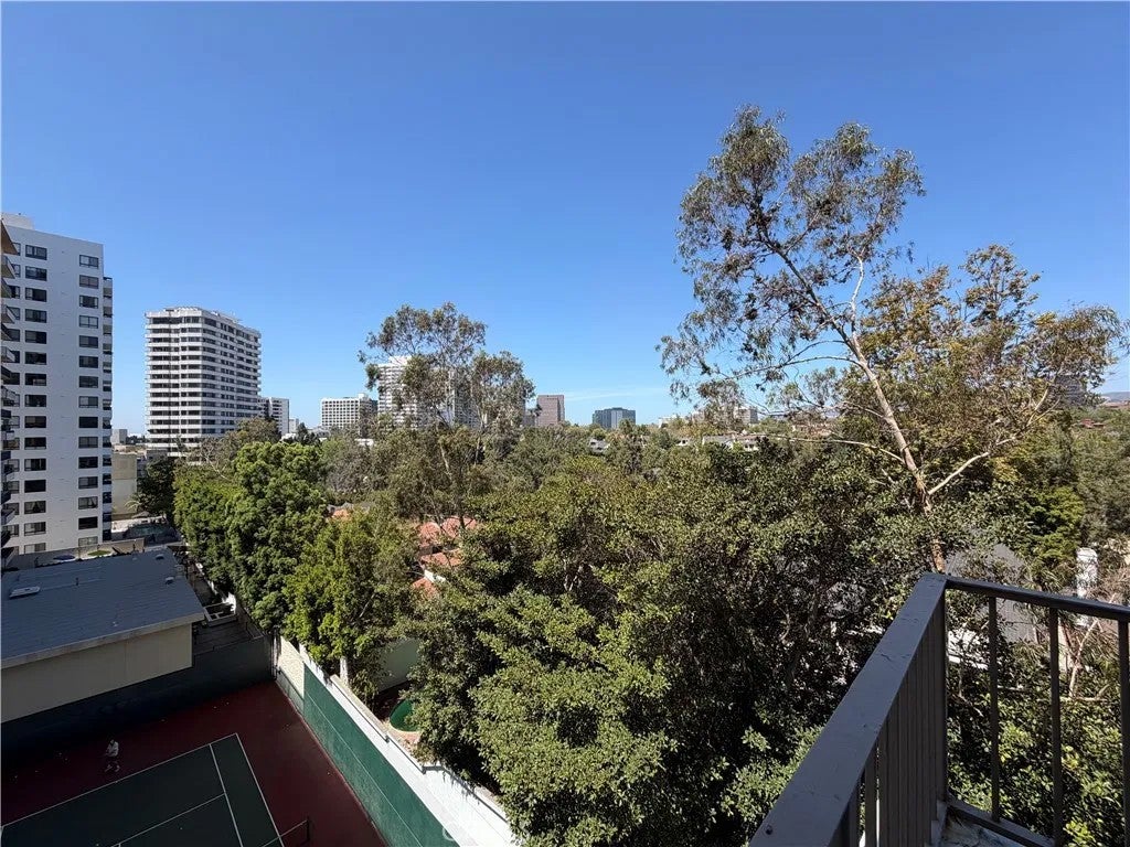 10501 Wilshire 814 — photo