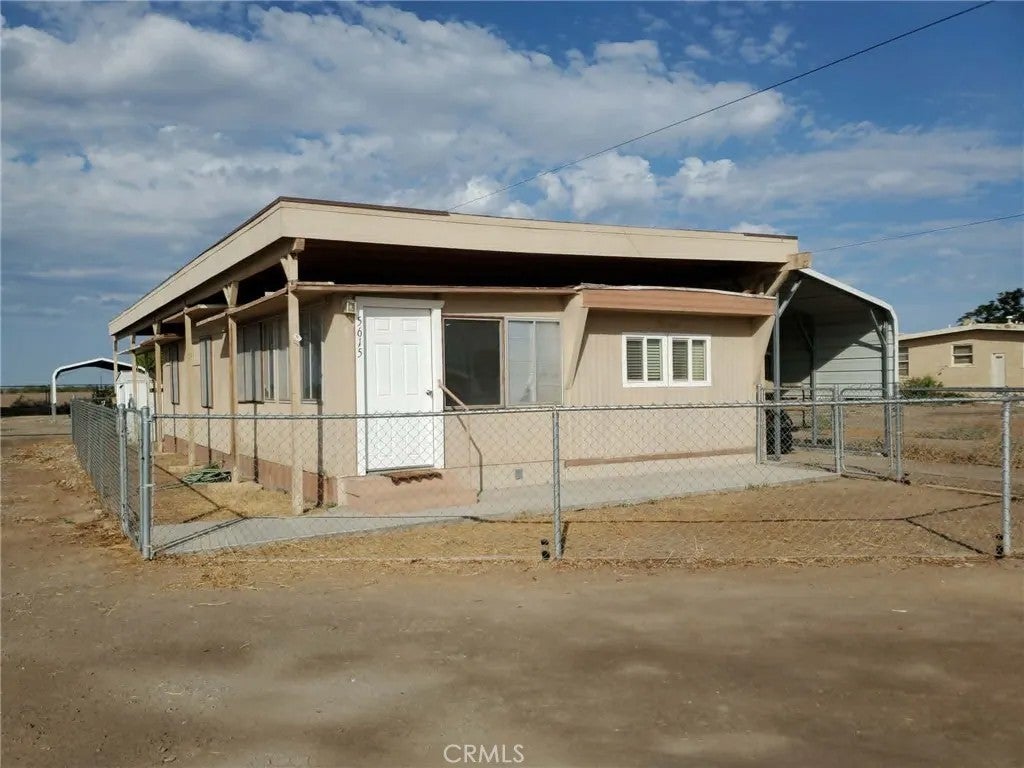 5623 Colorado River Road — photo