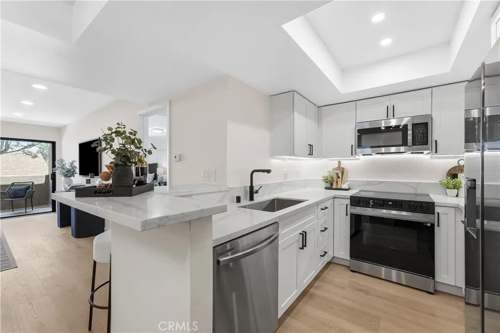 278 N Wilshire B31 — photo