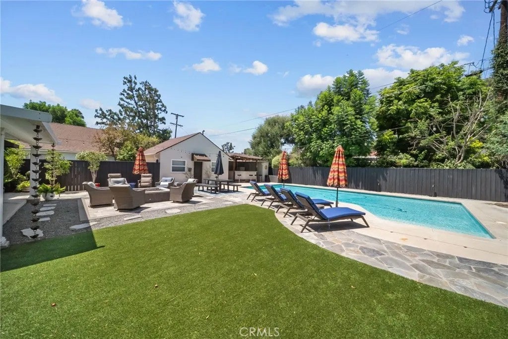 6951 Chisholm — photo