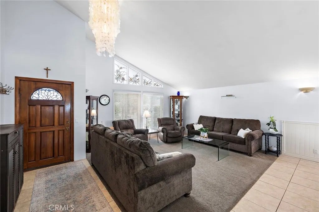 14122 Uxbridge Street — photo