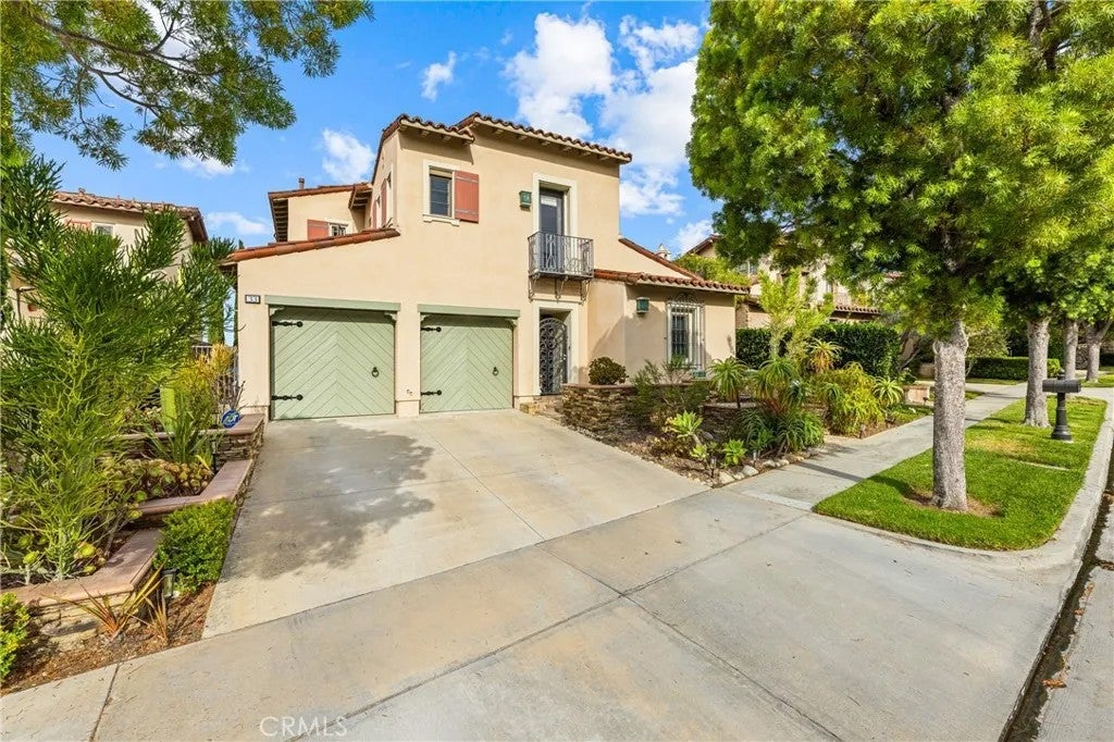 33 Rose Trellis — photo