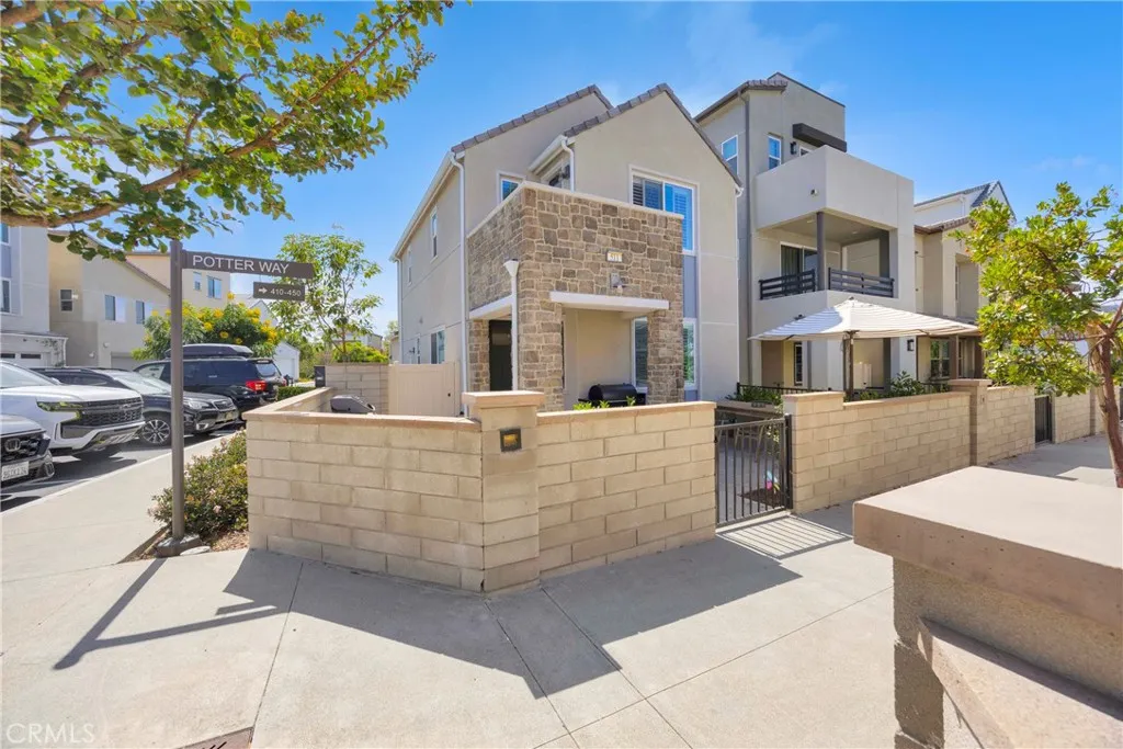 511 Sparrowhawk Way — photo