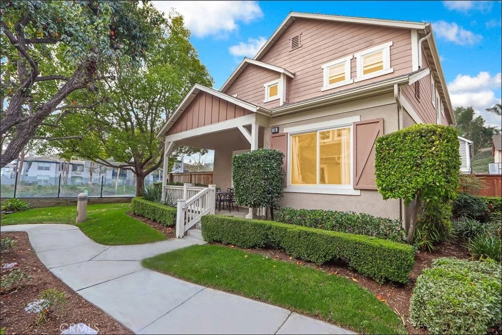 10 Bluff Cove — photo