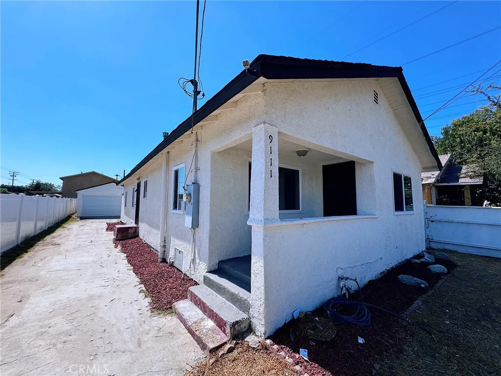 9111 Bandera Street — photo