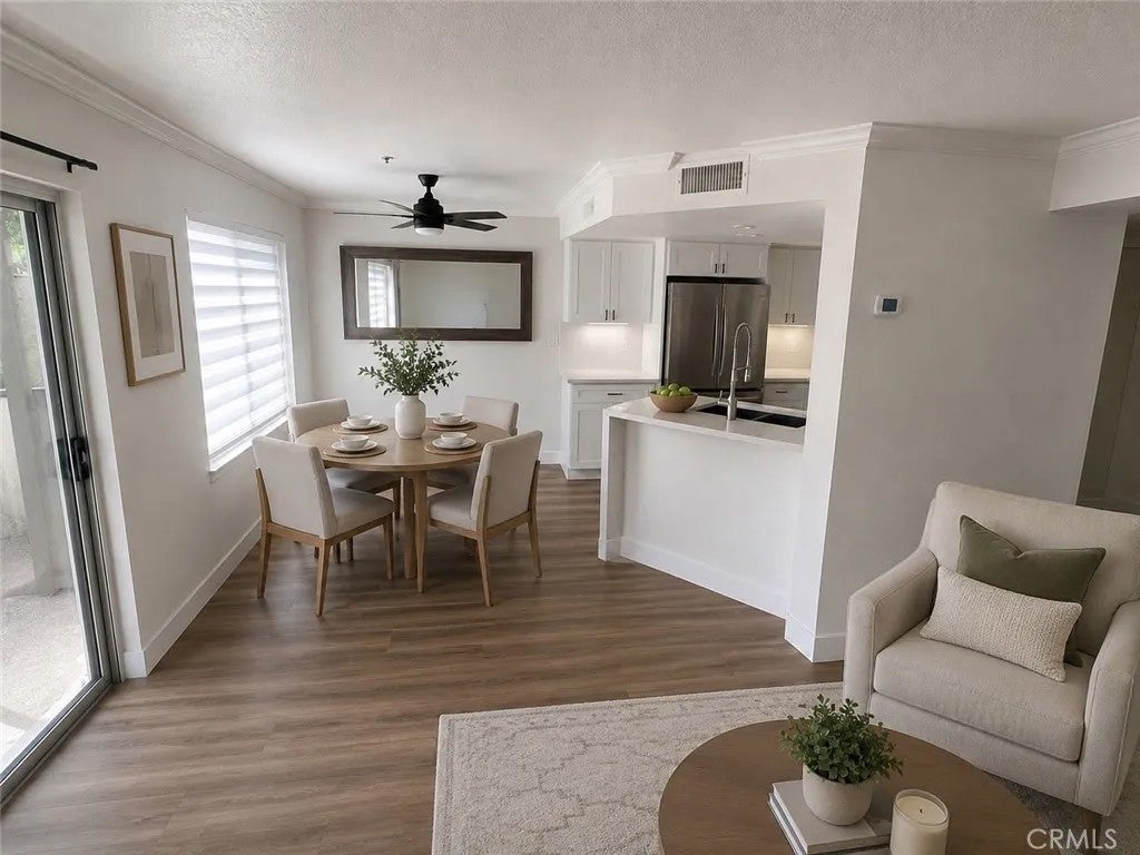 2604 Avenida Del Vista 102 — photo