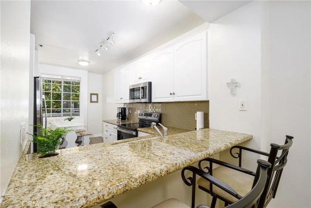 20301 Bluffside Circle 211 — photo