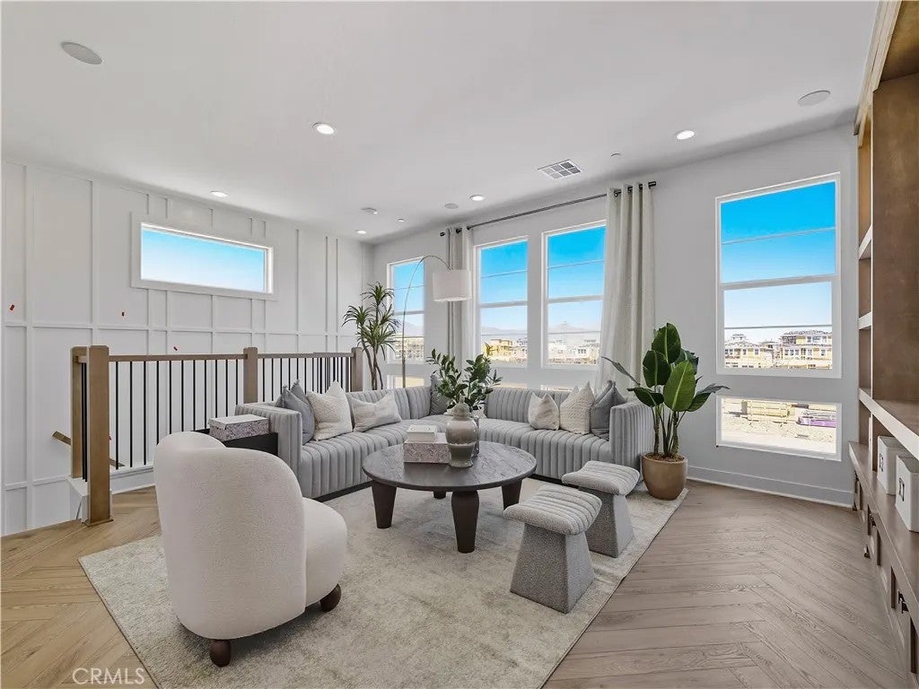 2378 LIV Way — photo