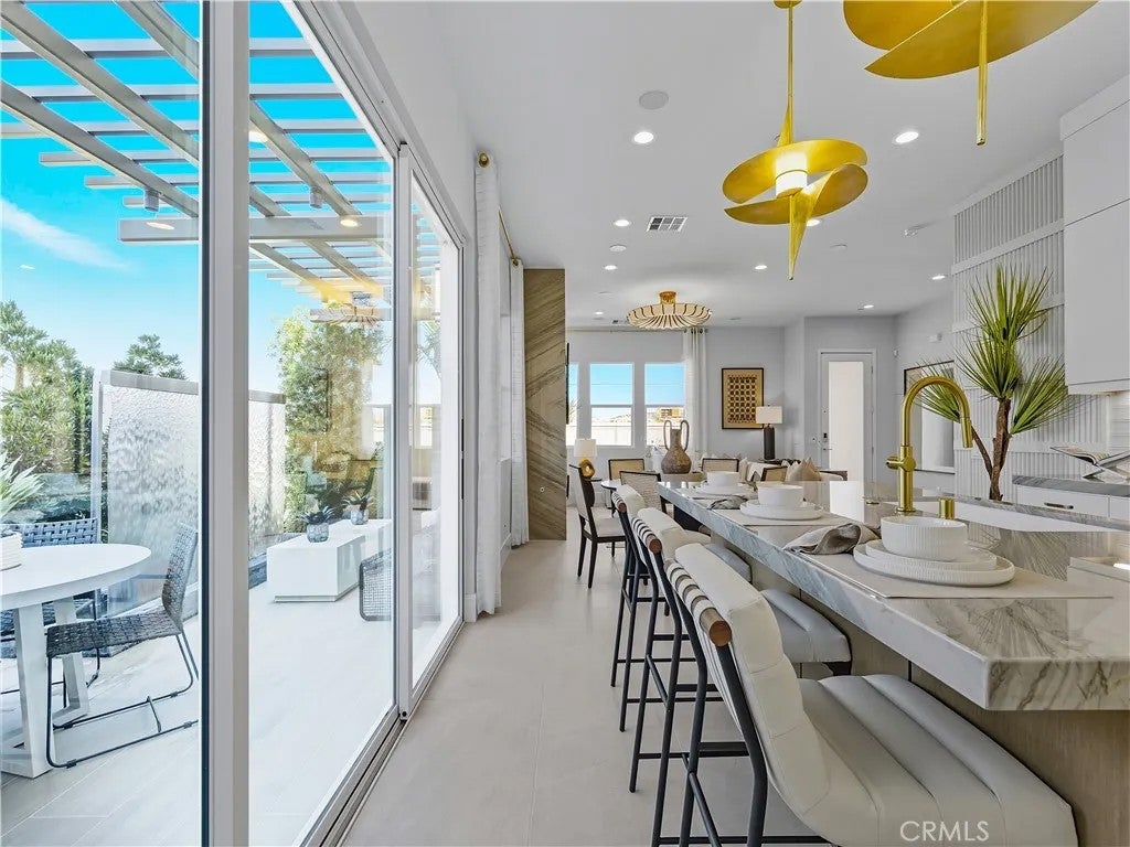 2445 LIV Way — photo