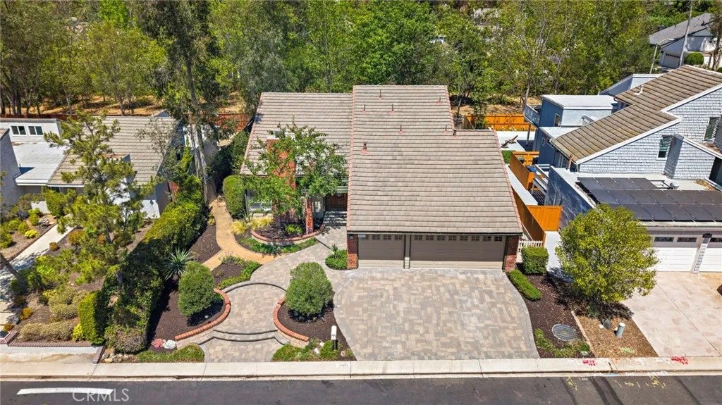 25072 Castlewood — photo