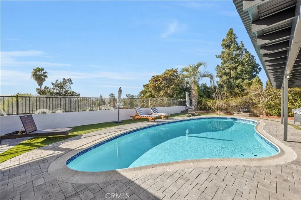 25266 Pacifica — photo