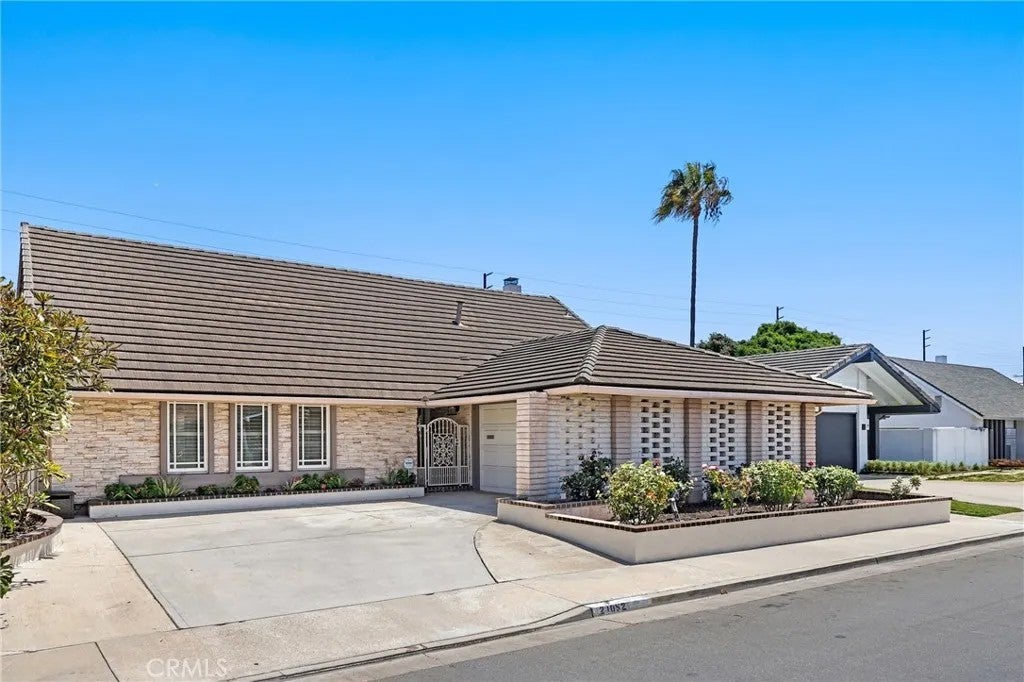 21052 Amberwick Lane — photo