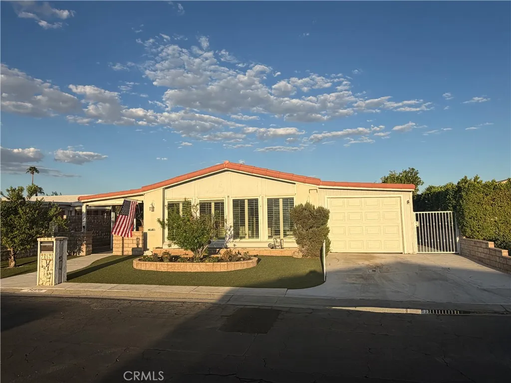 74570 Zircon East — photo