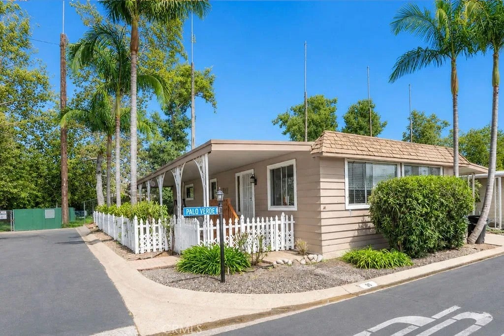 24921 Muirlands 36 — photo