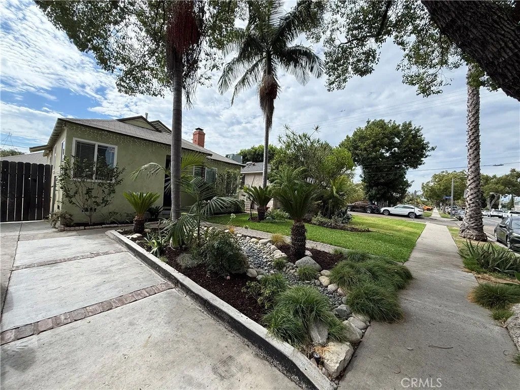 10411 Pinehurst — photo