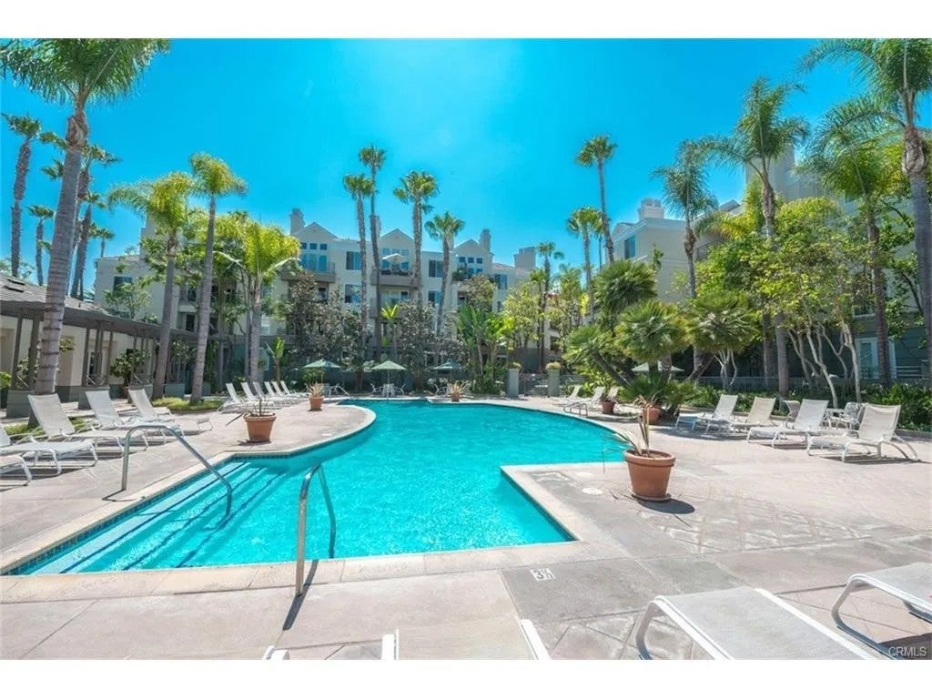 2243 Martin 211 — photo