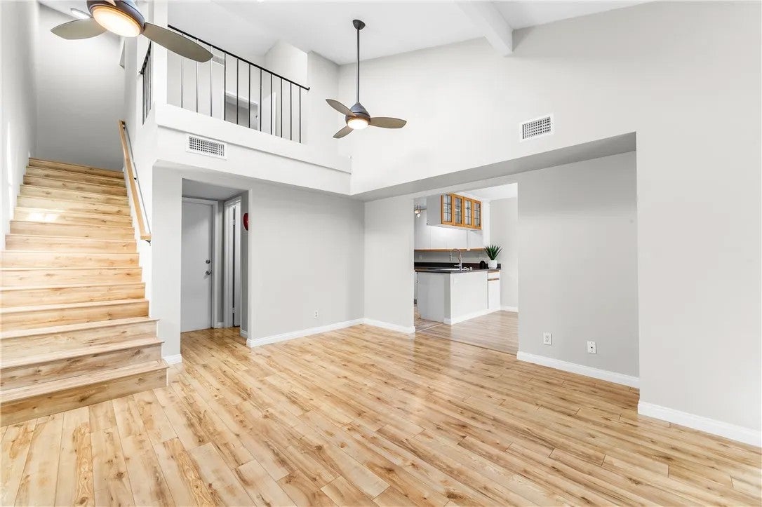 345 University F6 — photo