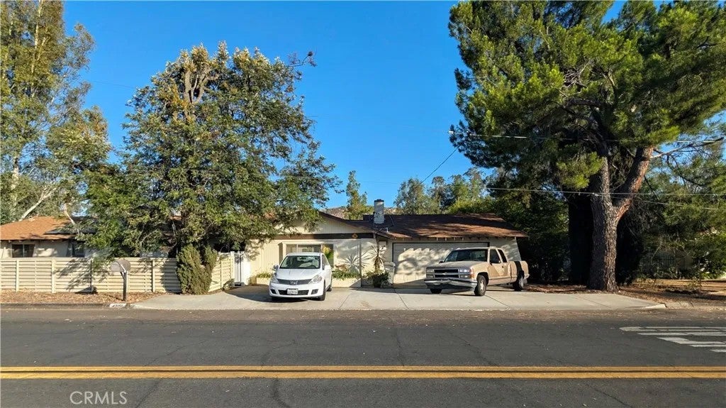42151 Crest — photo